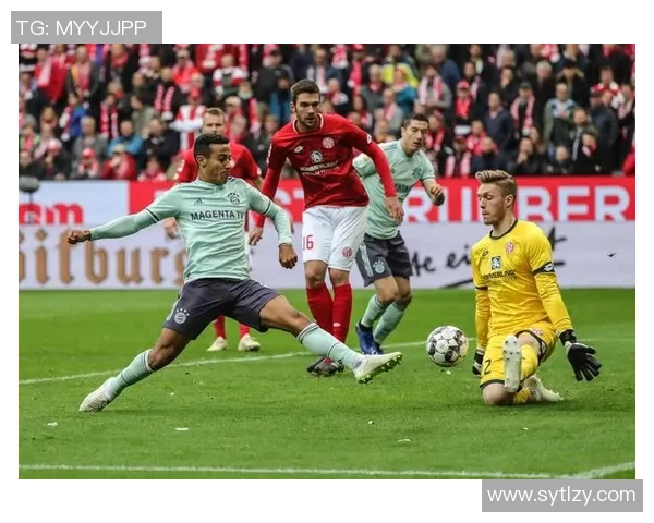 精彩对决再掀高潮 足球赛场比分背后隐藏的战术玄机与球员表现